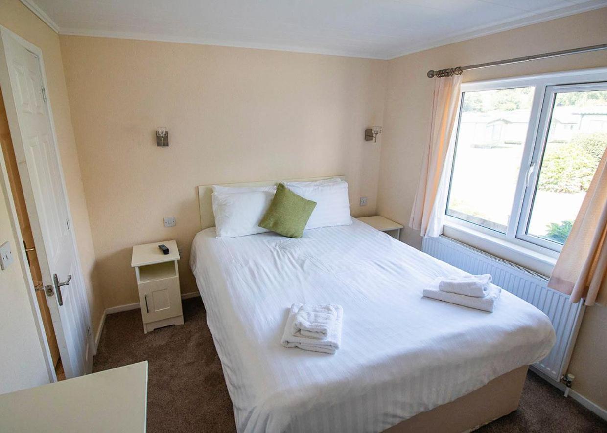 Penrhos Park Hotel Llanrhystyd Buitenkant foto