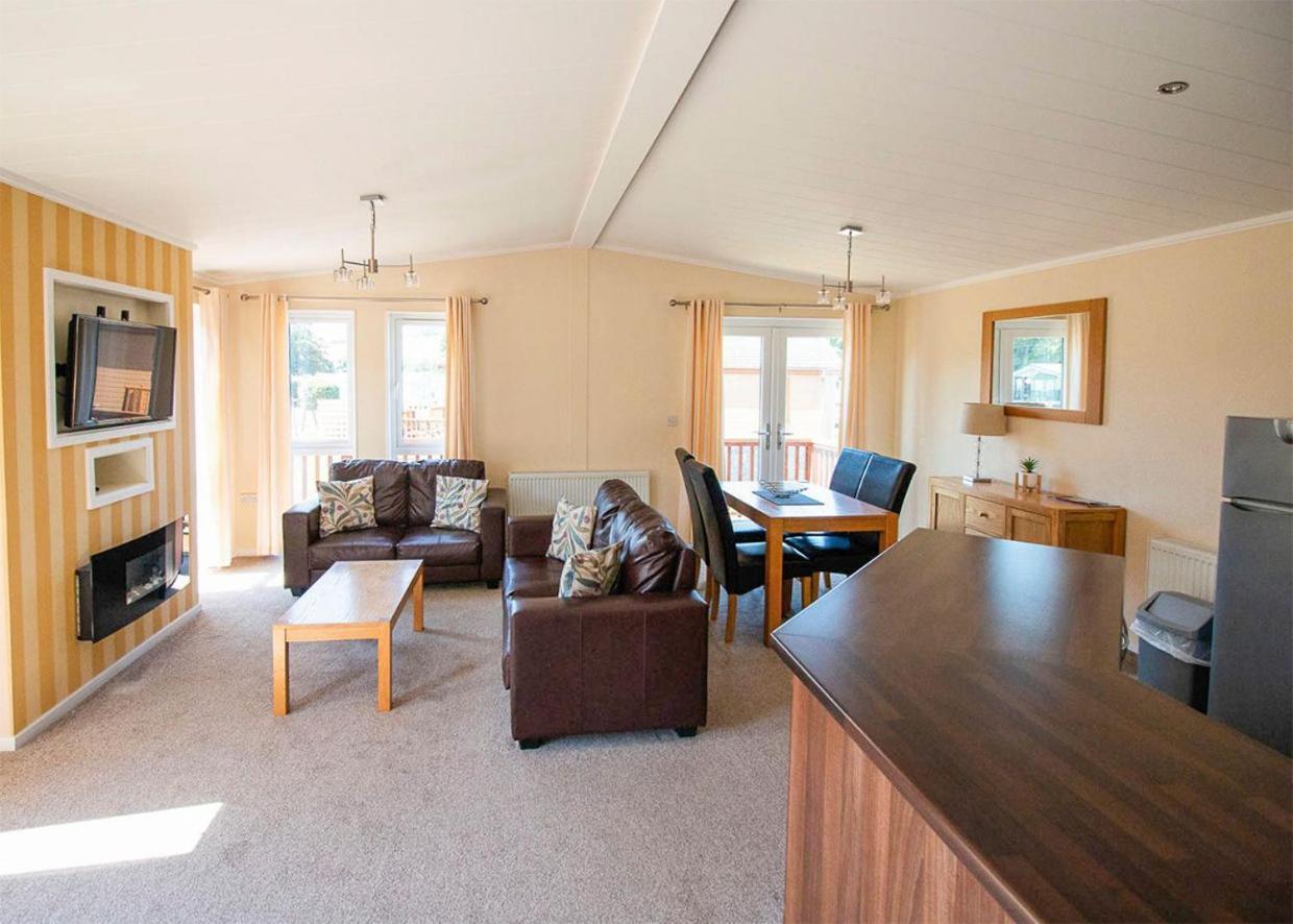 Penrhos Park Hotel Llanrhystyd Buitenkant foto